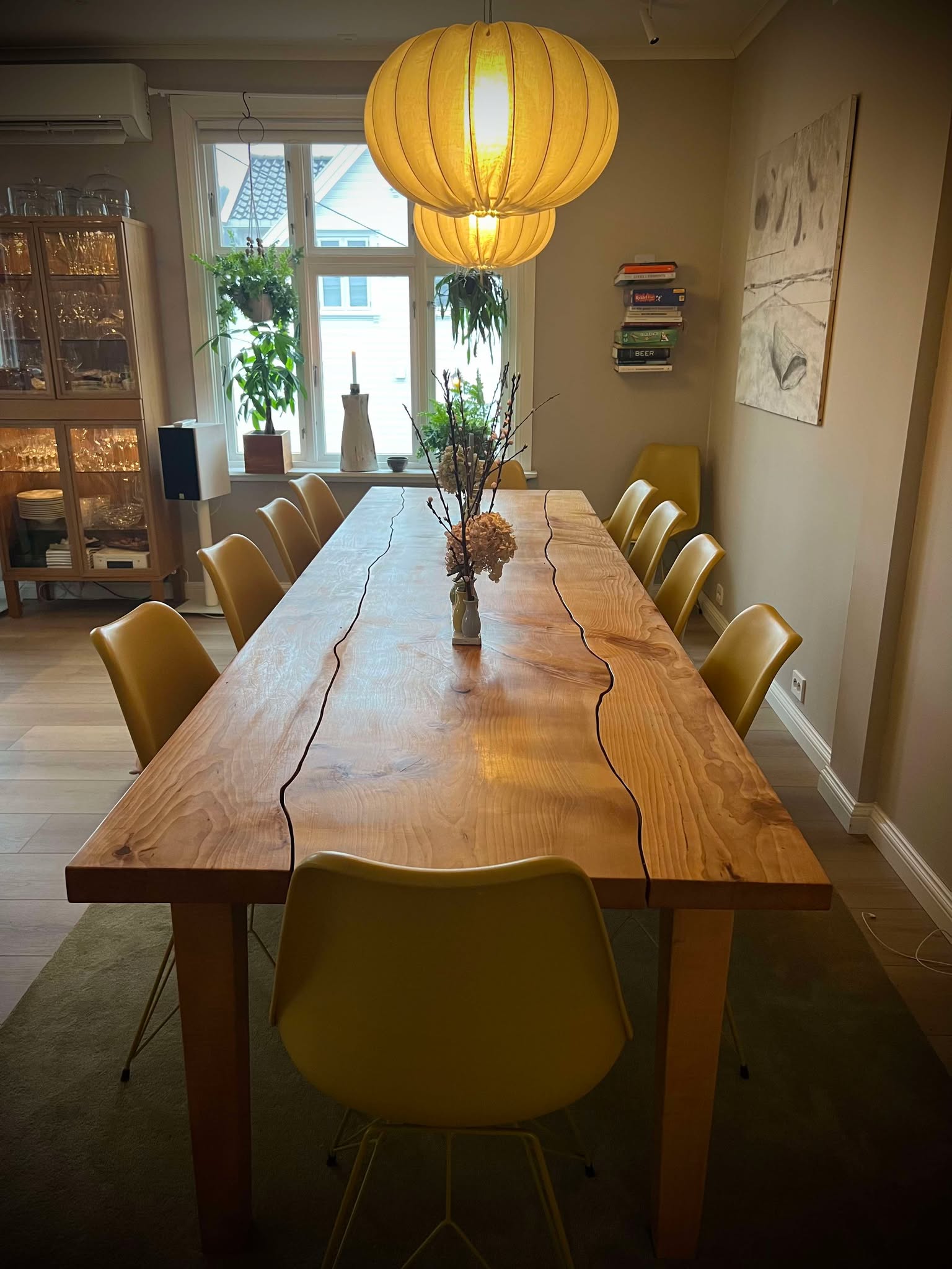 Møterom med langbord